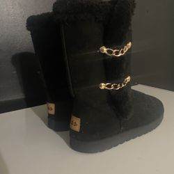 Fluffy Boots / “Uggs”