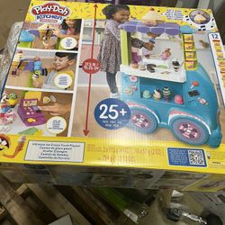 BRAND NEW - Play-Doh Kitchen Creations Ultimate Ice Cream Truck