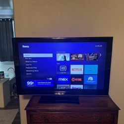 Samsung 40” Tv With Roku Player (Smart Tv)