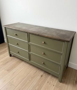 ✨ Beautiful Sage Green Solid Wood Dresser ✨