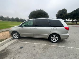 Toyota Sienna Minivan Silver