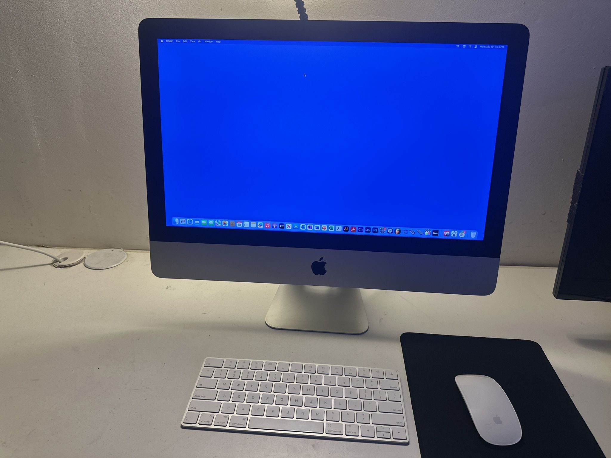 APPLE IMAC 21.5” 4K RETINA INTEL QUAD CORE i5 @ 3.00GHZ 16GB RAM 256GB SSD! LOADED!