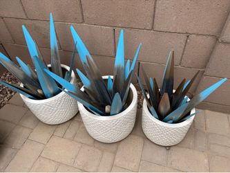 3 pots with metal art