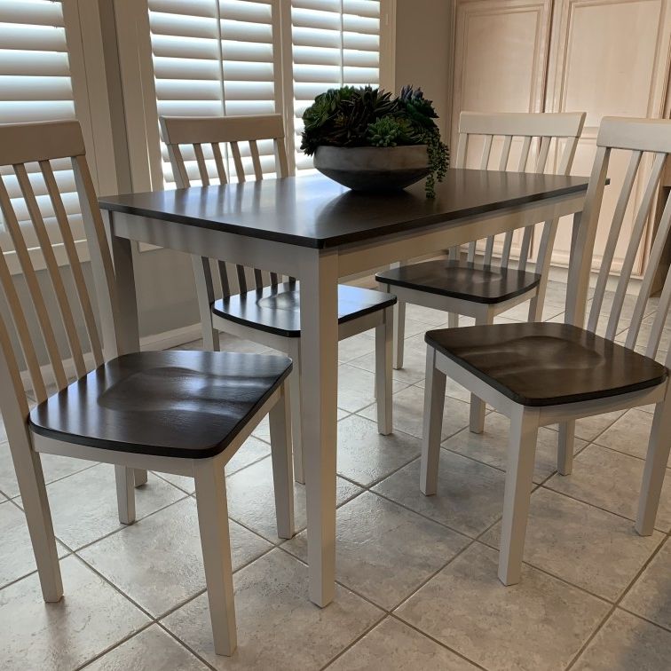 5pc White Dinette Set Brand New, Free Delivery
