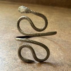 Vintage silver-tone metal hammered snake arm cuff / bracelet 