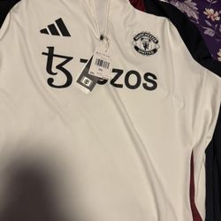 Man U Warm up sweater