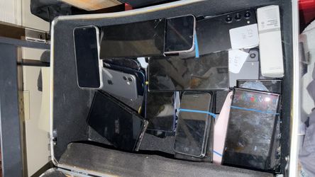 Wholesale Phone Lot - iPhones & Samsung - Working/Parts/Repair