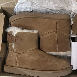 UGG size 8 BRAND NEW-PRICE DROP FROM 125
