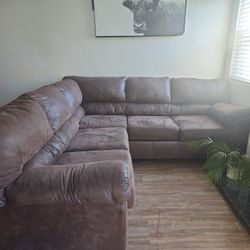 Couch In great condition barely used