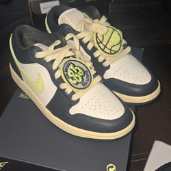 Women Air jordan low 1 size 6