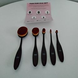 Black and Red AOA Paw Paw Ova Brush Set