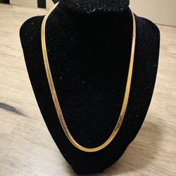 NEW GOLD PLATED CHAIN BEATIFUL PERFECT CONDITION FIRM PRICE 