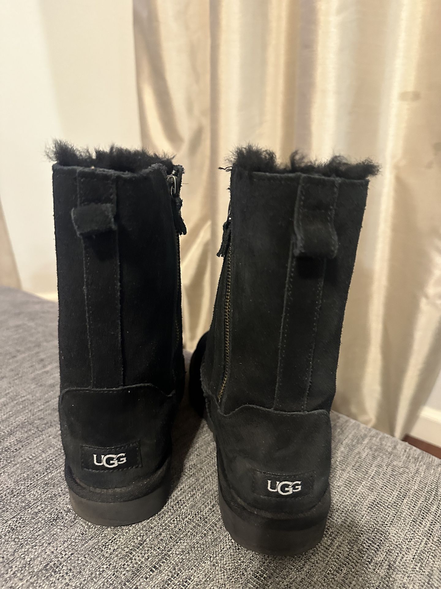 Like New Size 8 Women’s UGG Boots