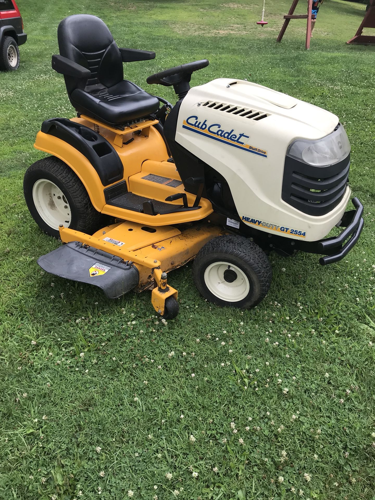 Cub Cadet GT 2554 tractor