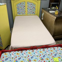 Twin Bed Set With Chest And Dresser