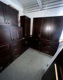 Kitchen Cabinets in good conditions