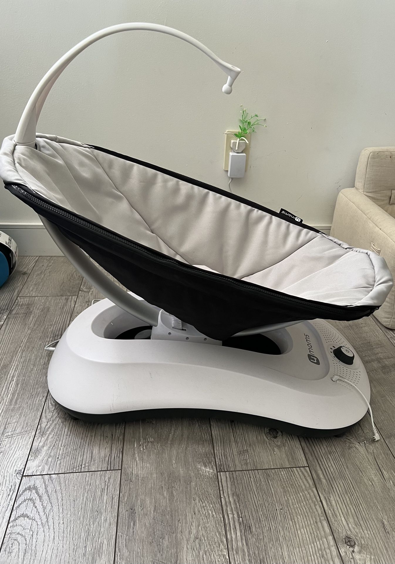 4moms ROCKAROO® BABY ROCKER W/ SAFETY STRAP