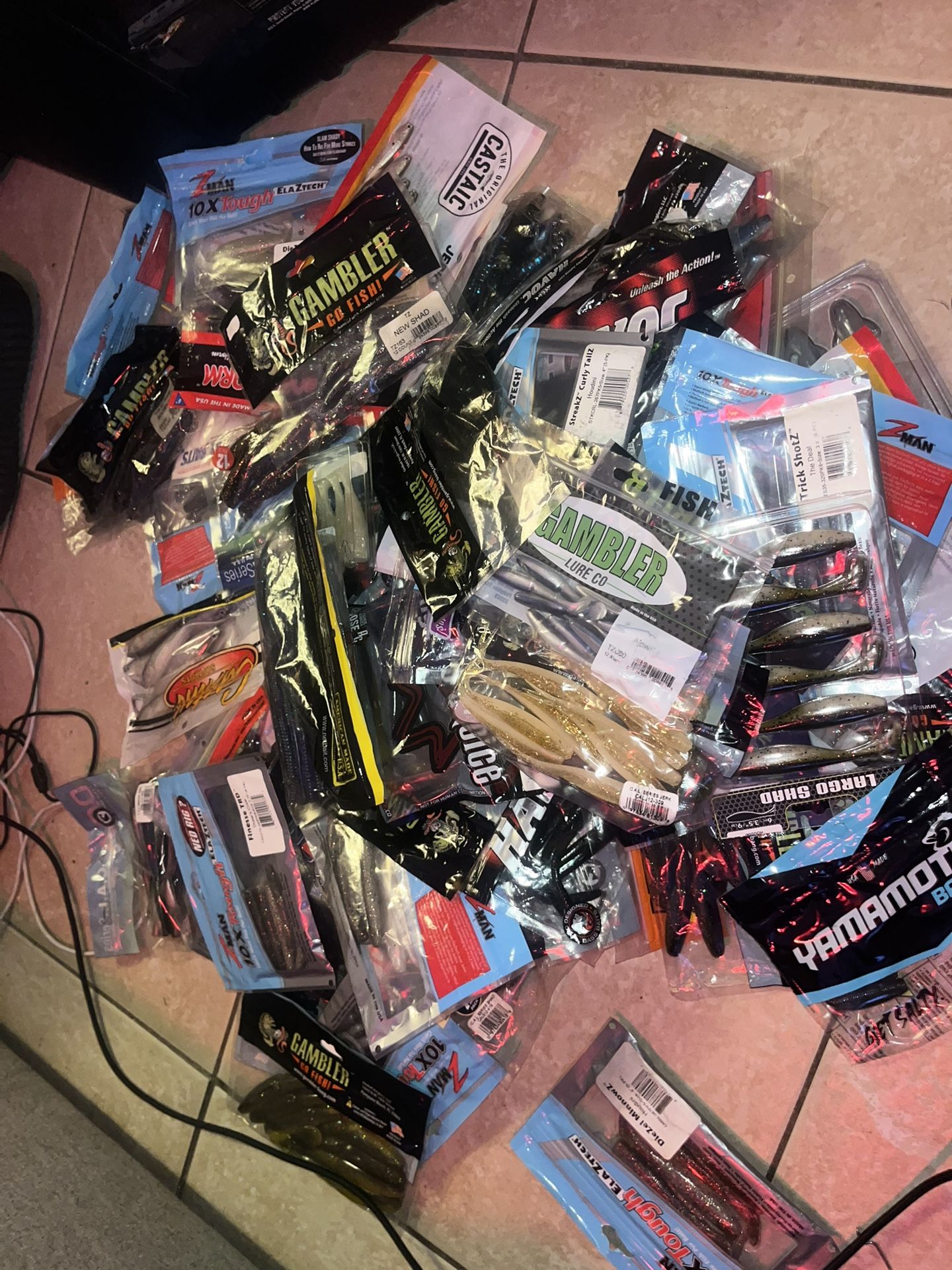 135 Lures Rubber And Plastic Plus Hooks And Accessories