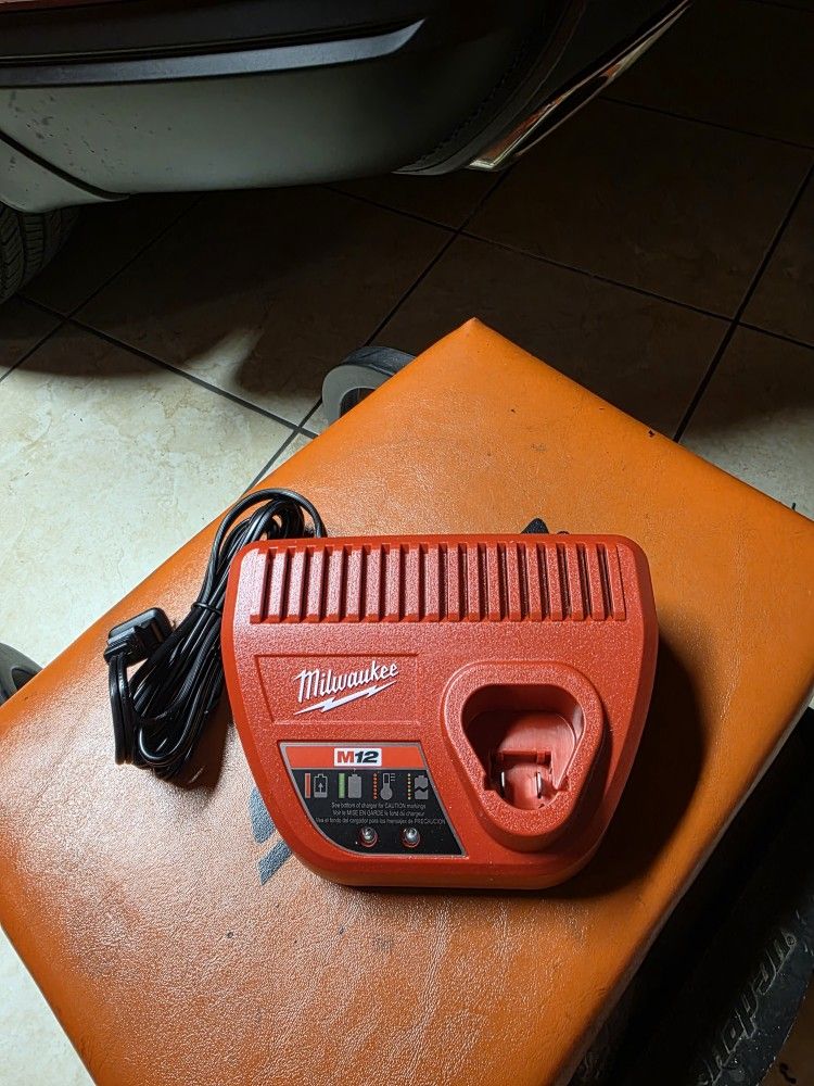 M12 Charger
