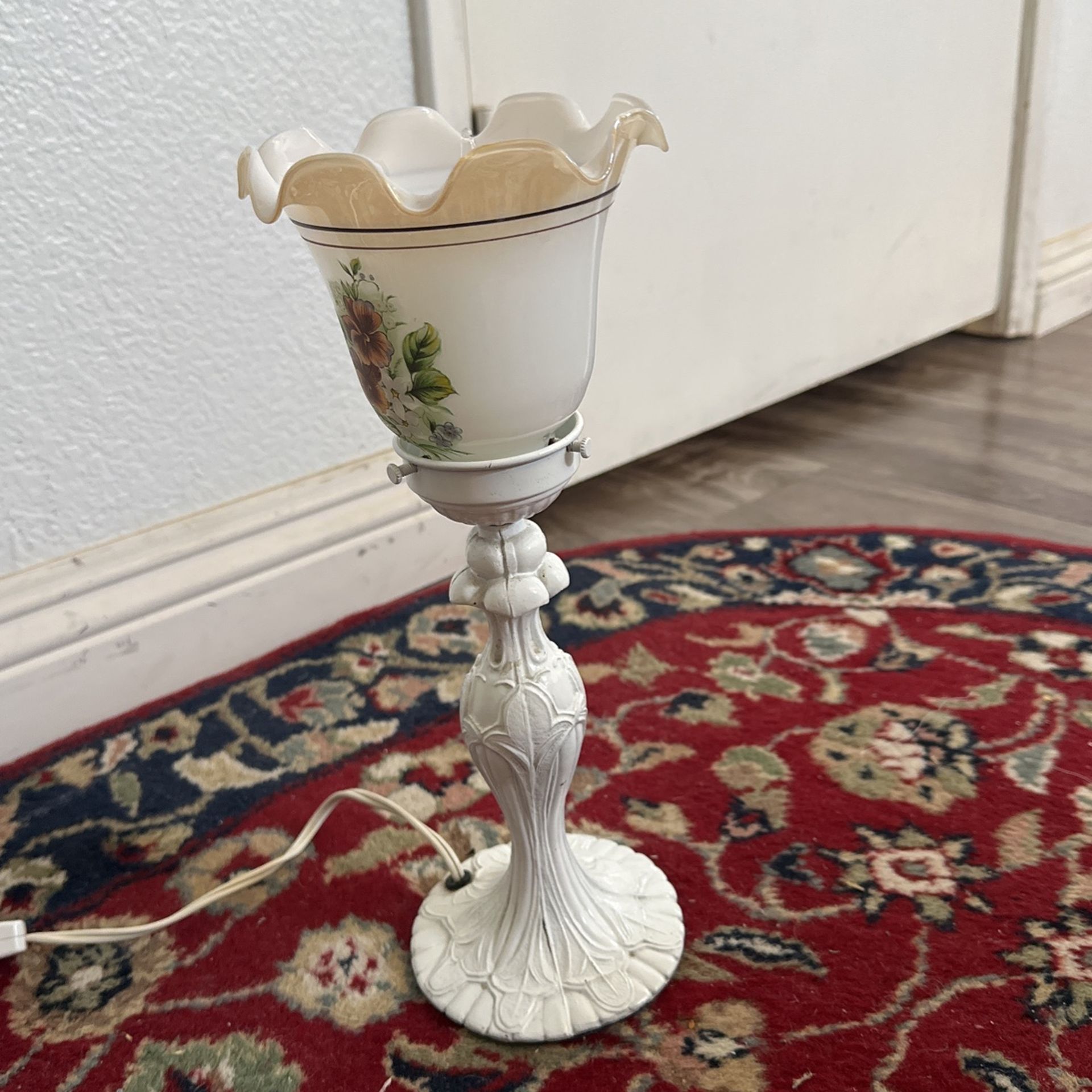 Vintage Floral Design Lamp
