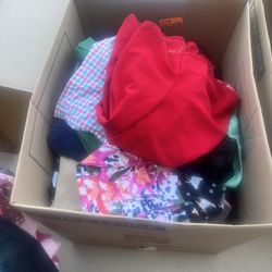 Used Clothes For Sale / Se Vende Ropa Usada 