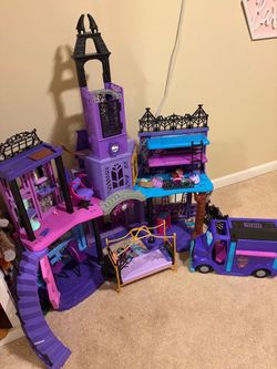 Monster high doll play house