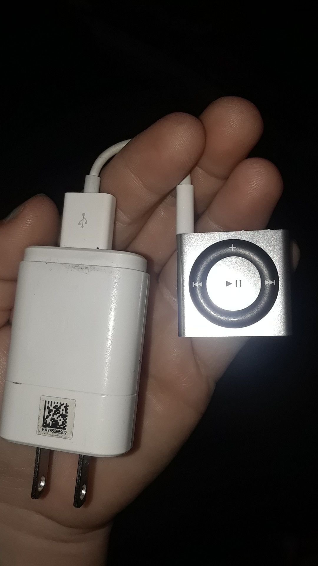 ipod mini shuffle . 4th gen