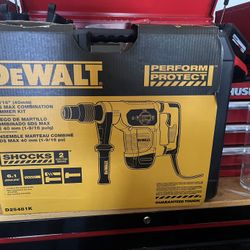  DEWALT 10.5 Amp 1-9/16 in. Corded SDS-MAX Combination Concrete/Masonry Rotary Hammer with SHOCKS and Case