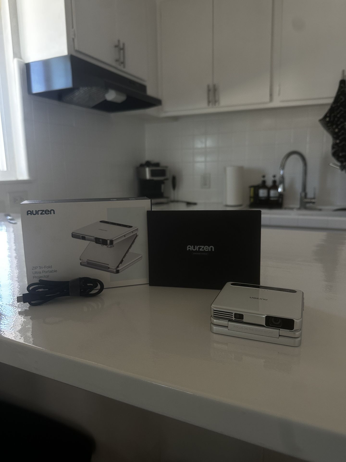 Aurzen Portable Projector
