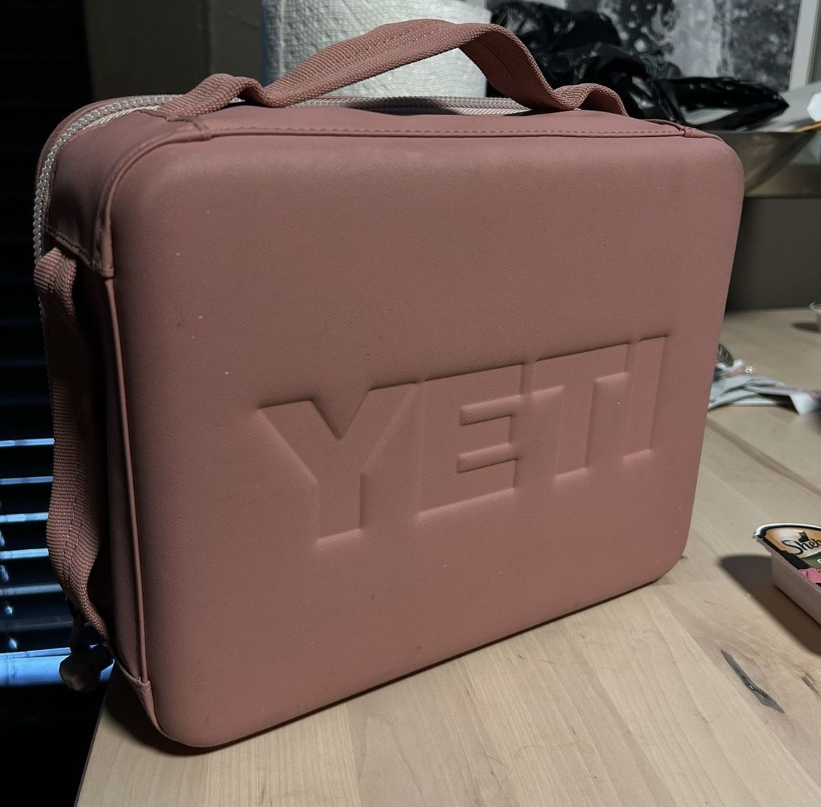 Pink Yeti Day trip Lunchbox