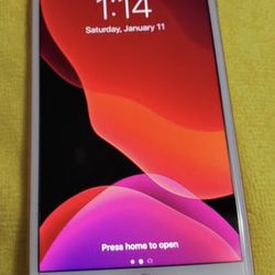 Factory unlocked apple iphone 8 plus 64 gb , store warranty 