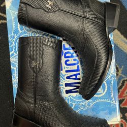 Size 8 Python half boot with zipper on the side