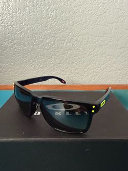 Oakley Holbrook OO9102 - Authentic w/ Box