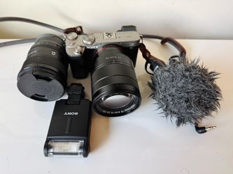 Sony Alpha 7C Mirrorless Camera Bundle (Sony Vario-Tessar FE 24-70mm f/4, Sony FE 20mm f/1.8 G Ultra Wide Angle Lens, Rode mic, Sony flash, extra batt