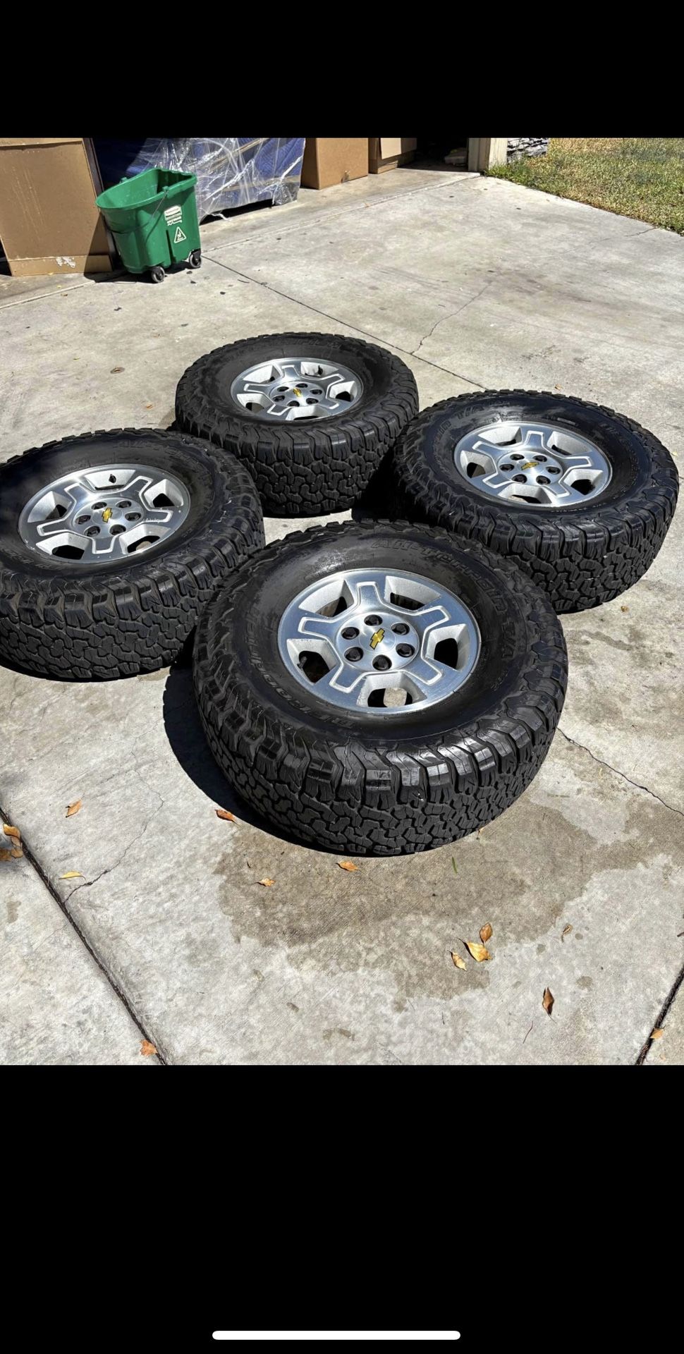 Tires 35 12.5 R17