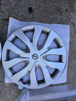 Nissan Rogue 17" Hub Caps