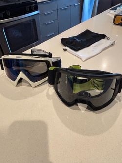 Set of 2 race goggles