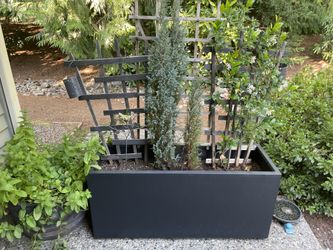 Rectangular metal planter