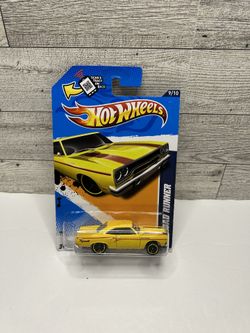 Hot Wheels Yellow ‘1970 Plymouth Road Runner / Muscle Mania - Mopar ‘12• Die Cast Metal • Made is Malaysia