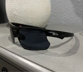 0akIey Sport Sunglasses Black Frame Dark Lens