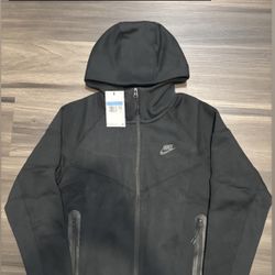 Who Tryna Cop Size Medium Fits Like A Large