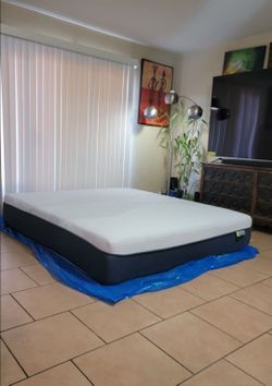 VERY NICE LIKE NEW CALIFORNIA KING SIZE MATTRESS FOR SALE! IN EXCELLENT CONDITION, FREE DELIVERY