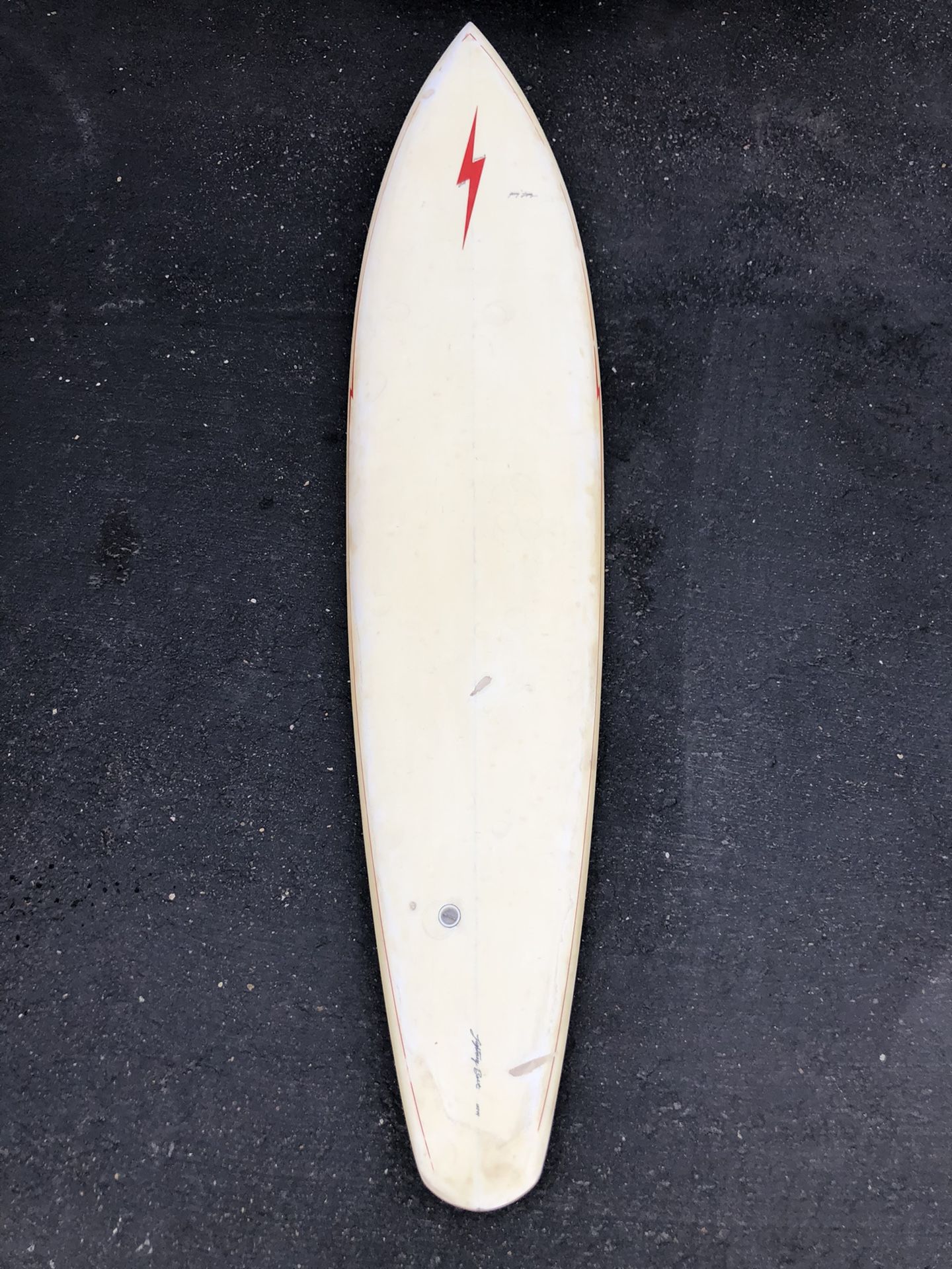 7’7” California lightening bolt surfboard