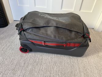 North Face Rolling Thunder 22 Bag