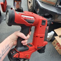Milwaukee FUEL 18-Volt Lithium-Ion Brushless Cordless Gen II 18-Gauge Brad Nailer