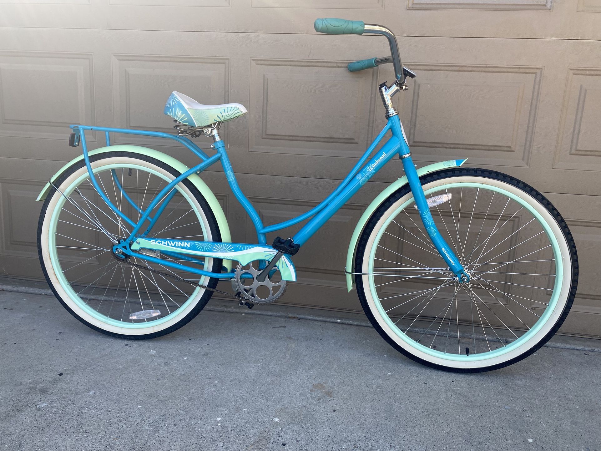 Shwinn Windwood Beach Cruiser