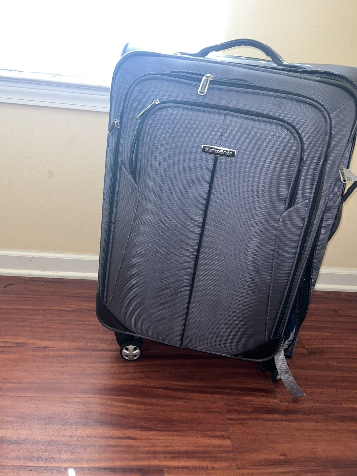 Large samsonite Suitcase