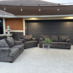 Beautiful large 4 piece either sectional or separate look at pic in great condition very comfortable and clean asking 700