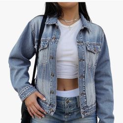 EMMIOL Womens Denim Jacket Size Small Light Wash Button Front Casual Jean Coat  New without tags women’s denim jacket.  Brand: EMMIOL Size: Small Colo