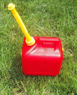 2 GALLON GAS CAN FOR MOWER